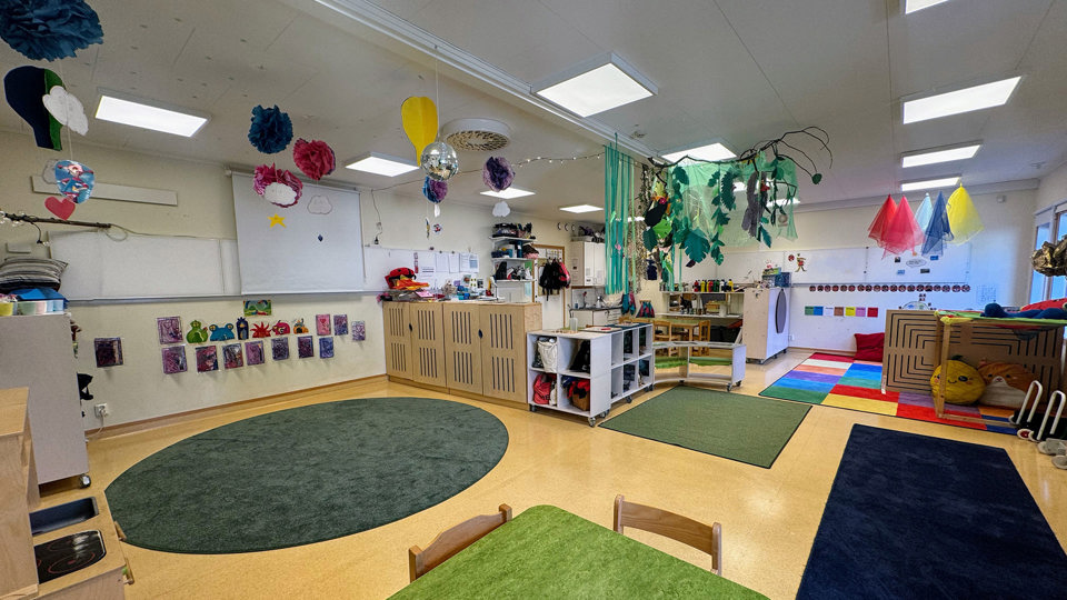 Färgglatt lekrum på förskola, foto.