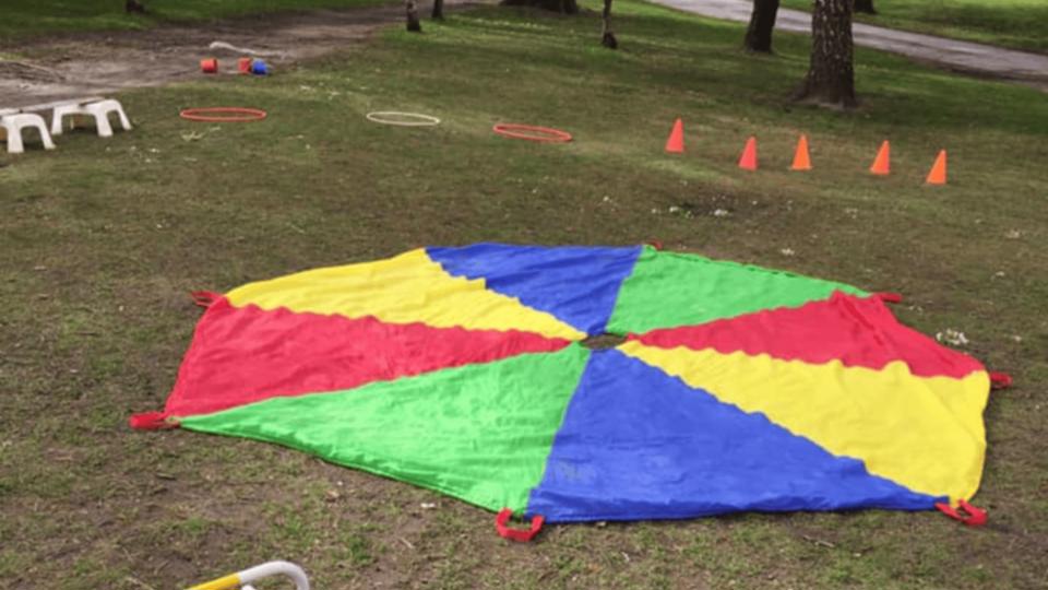 Färgglada utomhusleksaker, foto.