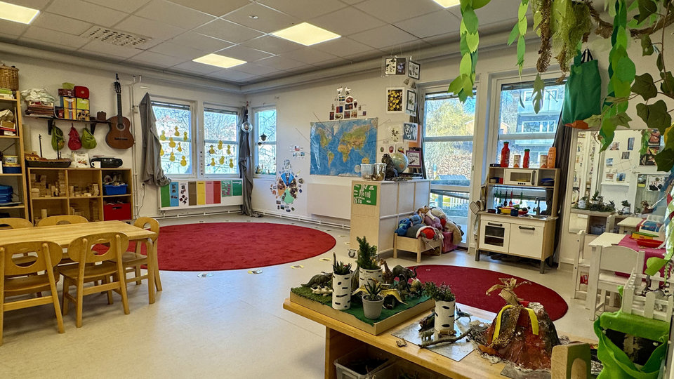 Färgglatt lekrum på förskola, foto.