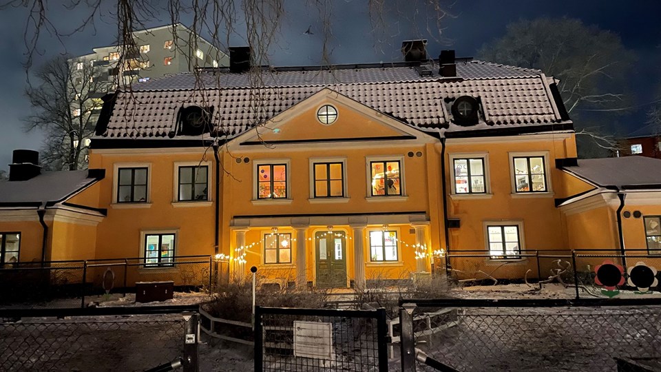 Malmgårdens förskola upplyst en vinterkväll