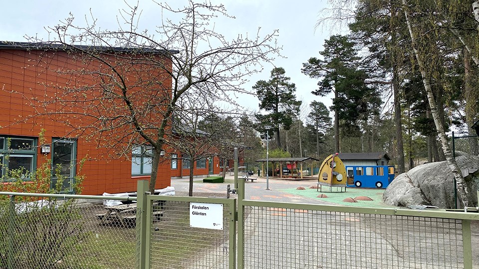 Förskolan Gläntans gård. Förskolan syns till vänster i bilden.