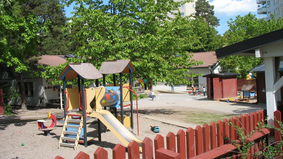 Förskolan Gökboets gård, sandlåda och klätterställning