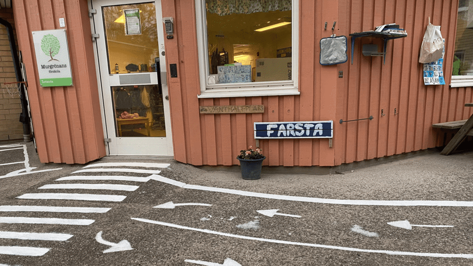 Förskolans fasad och ingång, foto. 